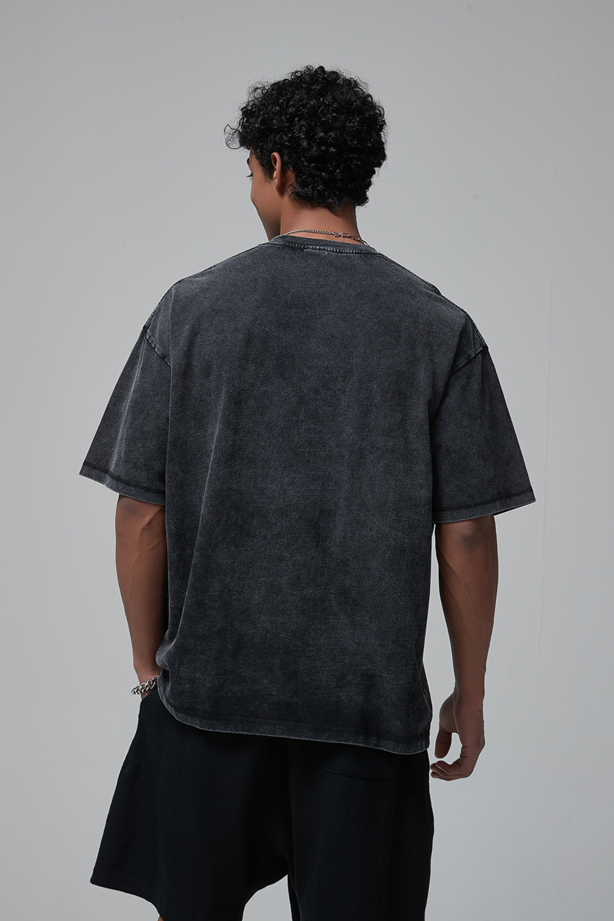 VILLIAN | OVERSIZED ACID-WASH TEE